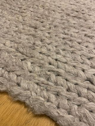 Alfombra de lana gris