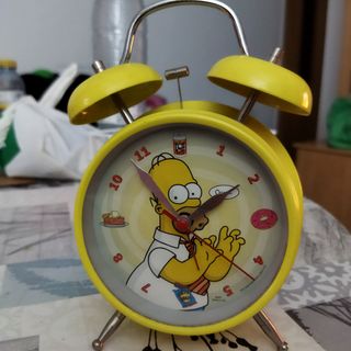 Reloj despertador de pilas