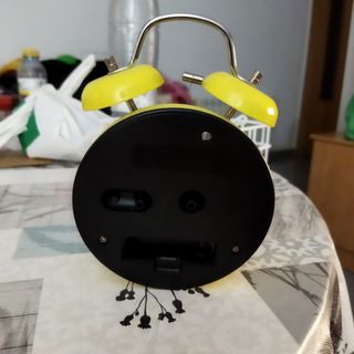 Reloj despertador de pilas