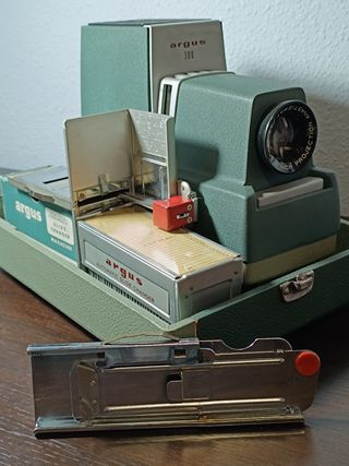 Proyector escolar ARGUS 300.