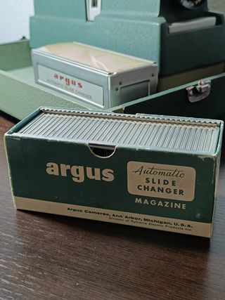 Proyector escolar ARGUS 300.