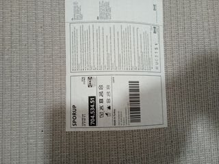 Alfombra color beige.