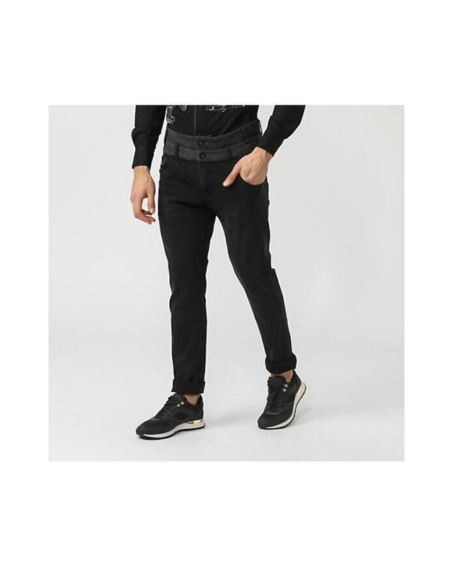 Desigual. Pantalón vaquero negro. W32