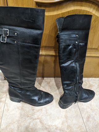 Botas mosqueteras negras cuero 40