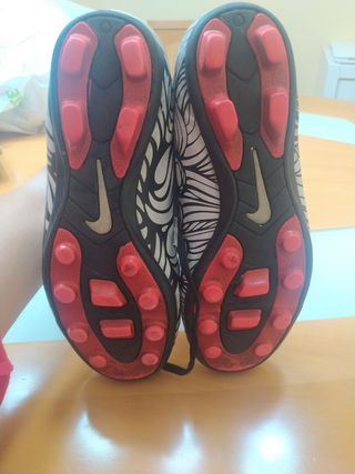 Botas de fútbol Nike número 34