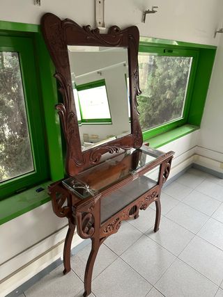 Recibidor Modernista con Espejo