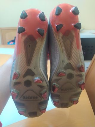 Botas de fútbol número 33