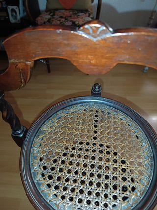 Camarera Antigua estanteria