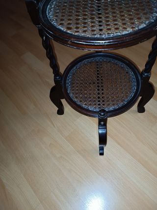 Camarera Antigua estanteria