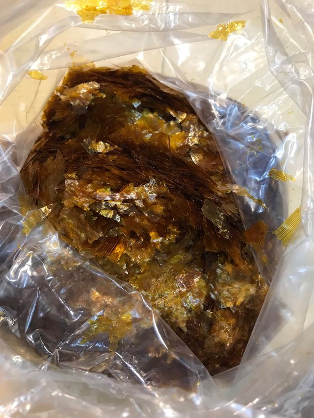 GOMA LACA EN ESCAMAS DESDE 100 gr. ABTN DESCERADA