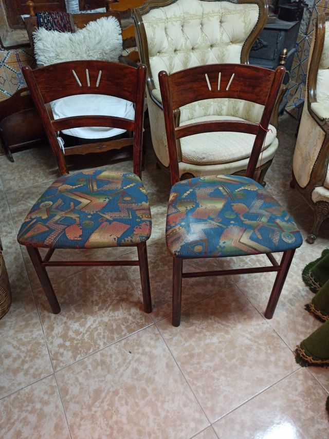 Oferta 2 Sillas madera, resistentes,x 5€