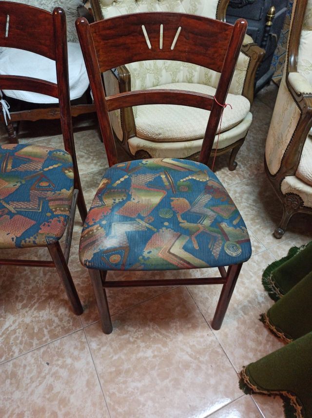 Oferta 2 Sillas madera, resistentes,x 5€