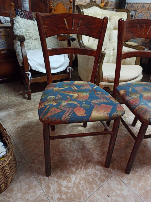 Oferta 2 Sillas madera, resistentes,x 5€