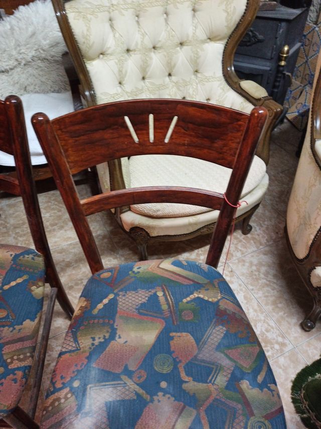 Oferta 2 Sillas madera, resistentes,x 5€