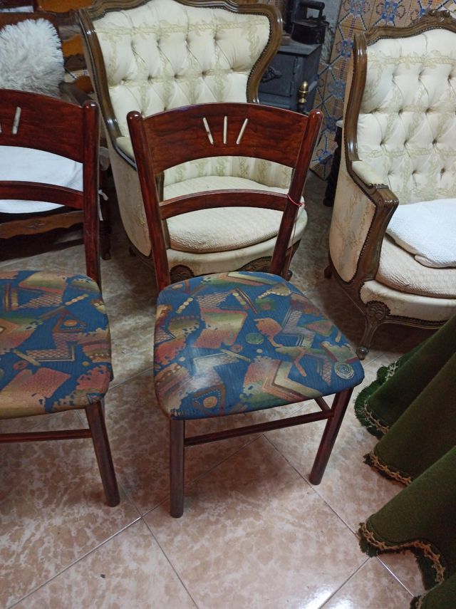 Oferta 2 Sillas madera, resistentes,x 5€