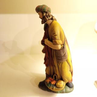 Pastor de Belén con ofrenda de frutas