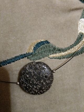 Collar piedra volcánica