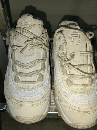 Filas beige deportivas