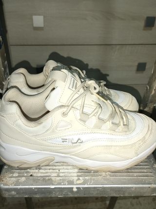Filas beige deportivas