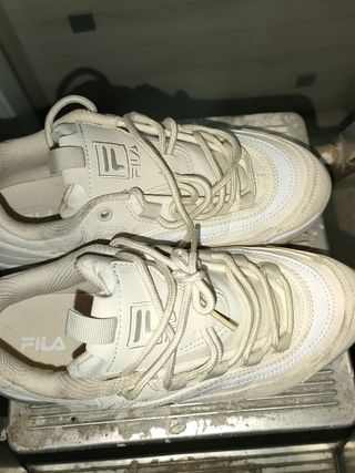 Filas beige deportivas