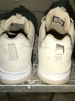 Filas beige deportivas
