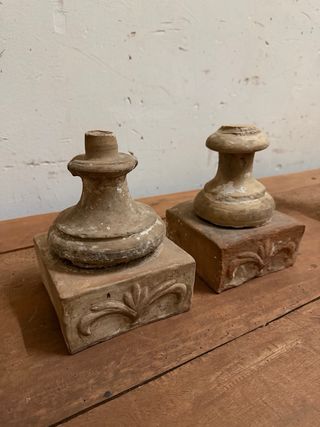 baluastres antiguos de terracota