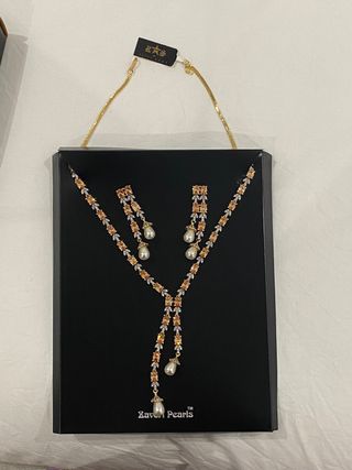 Conjunto de collar y pendientes