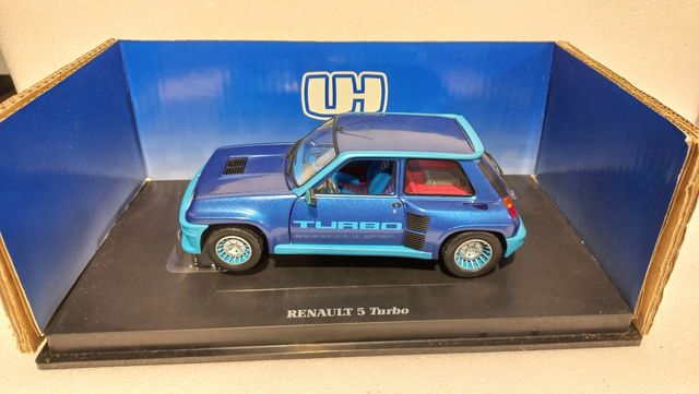 Renault r5 1/18 azul universal hobbies