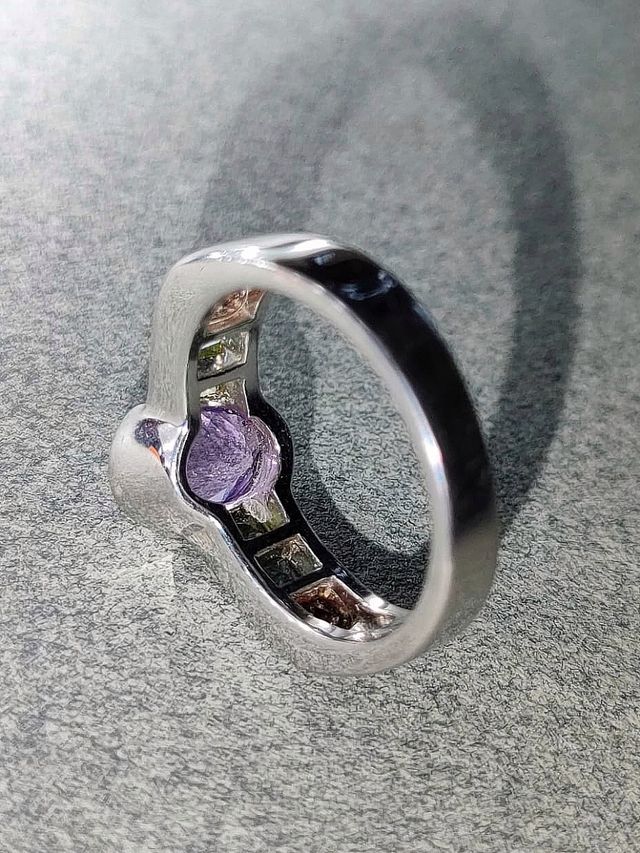 Anello in argento con ametista e altre pietre