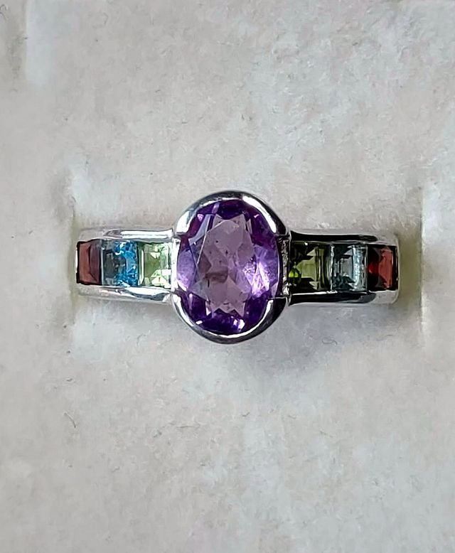 Anello in argento con ametista e altre pietre