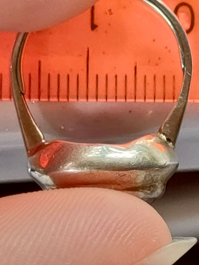 Antico anello fatto a mano con grossa ametista