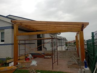 Porches, pérgolas,cenadores,mesas.