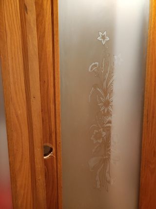 Puerta de roble con cristal