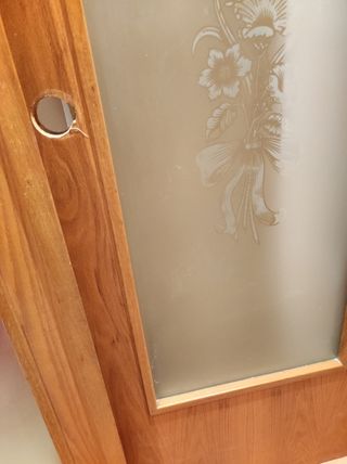 Puerta de roble con cristal