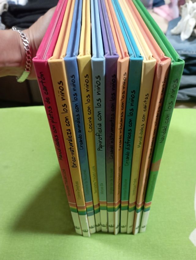 Colección manualidades. 12 libros por 30 €.