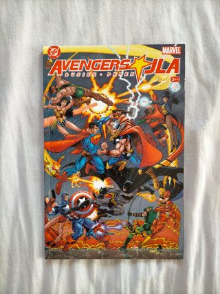 4 comics JLA AVENGERS