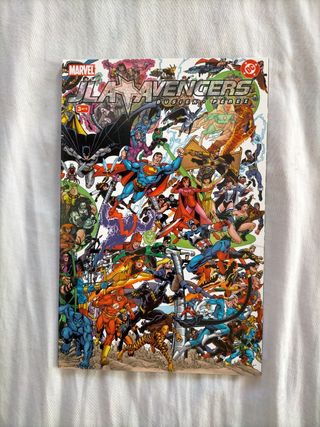 4 comics JLA AVENGERS