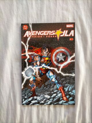 4 comics JLA AVENGERS
