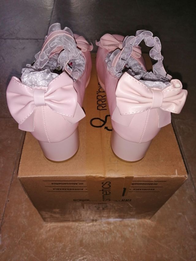 Nuove scarpe col tacco alto