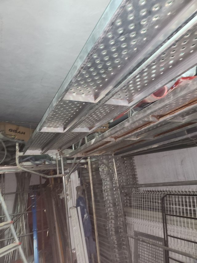 ANDAMIO DE PROTECCIÓN PARA COLGANTES