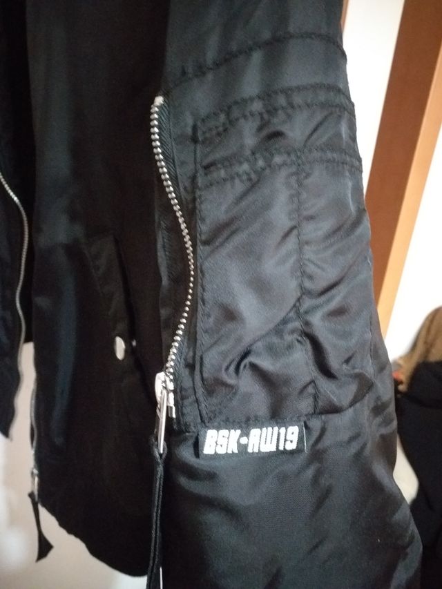 Bomber negra bershka 