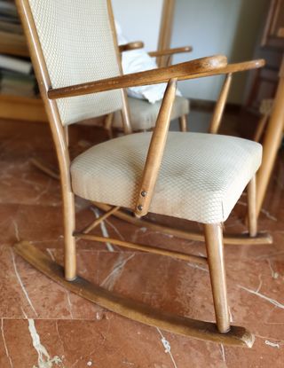 DOS BUTACAS MECEDORAS