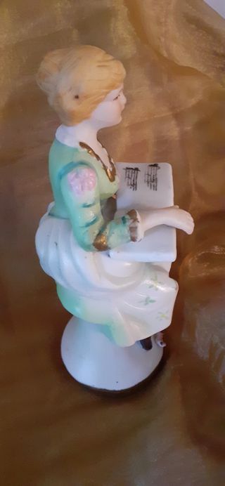 Statuetta in porcellana