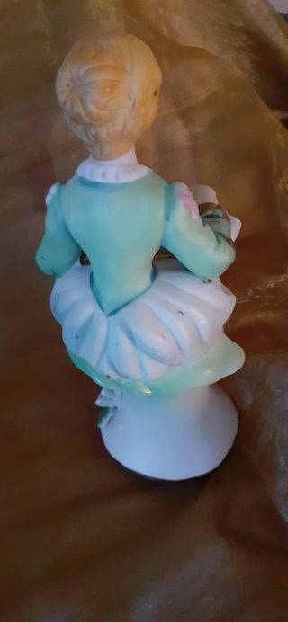 Statuetta in porcellana