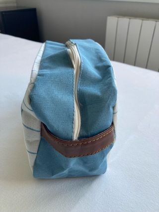 neceser con etiqueta