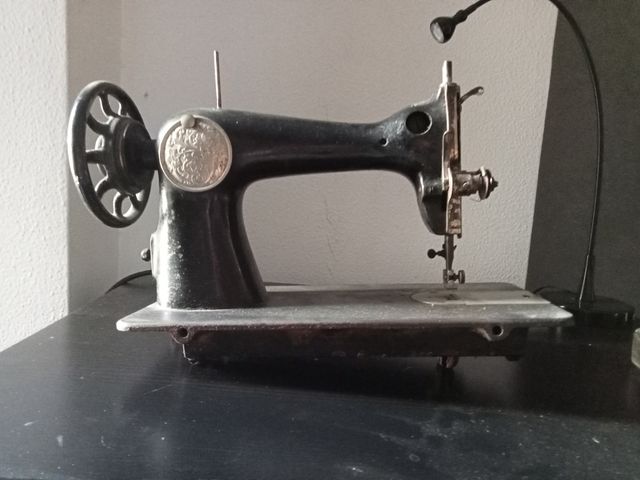 MAQUINA DE COSER SINGER