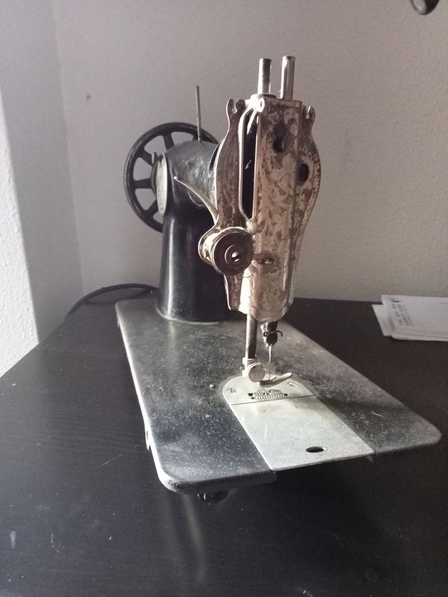 MAQUINA DE COSER SINGER