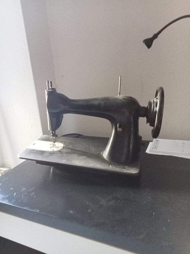 MAQUINA DE COSER SINGER