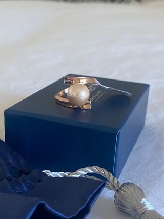 Anillo color oro rosa con perla