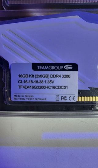 pack de 2 memorias ram ddr4 16 gb 2x8 rgb t-force